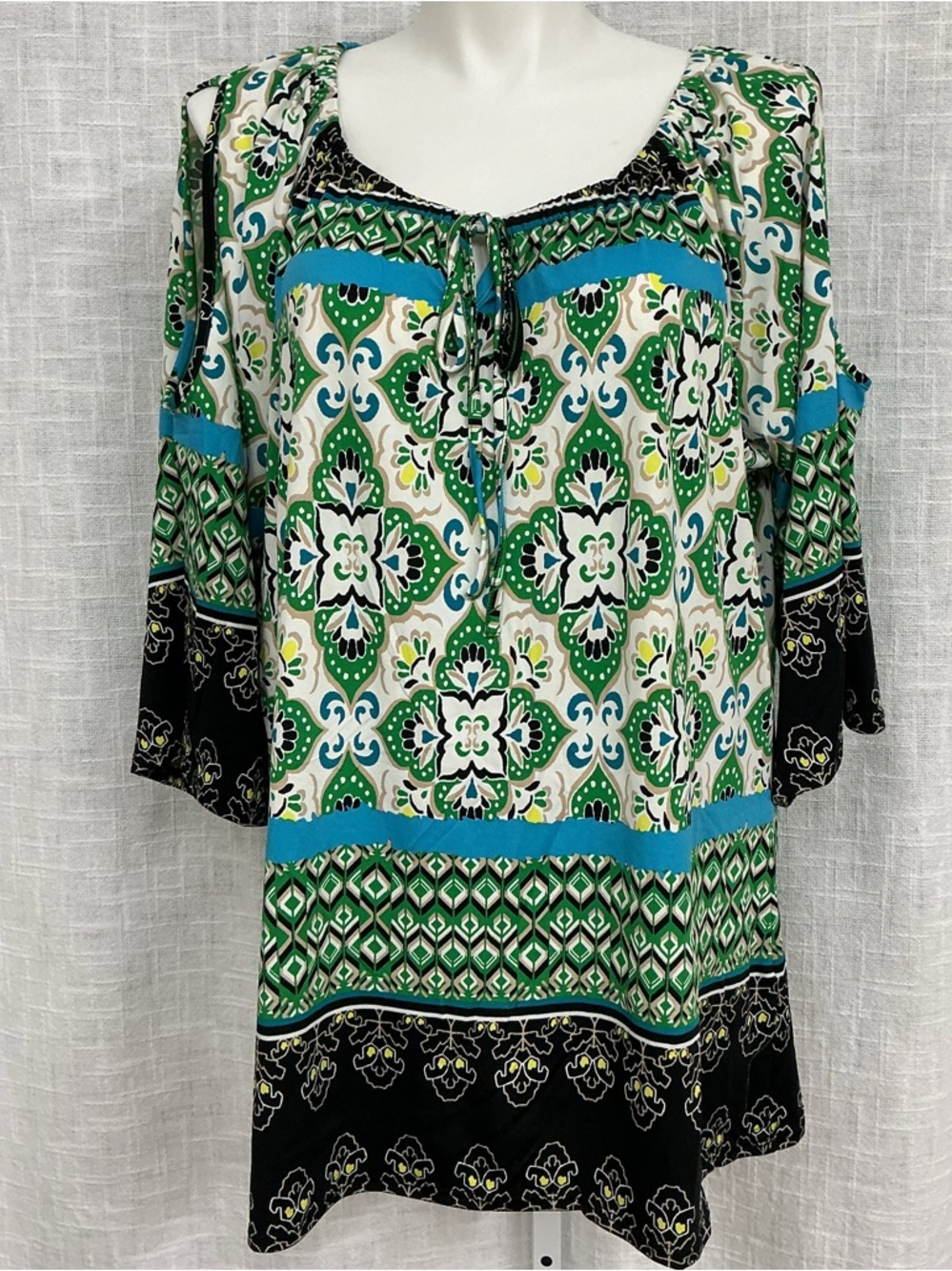 new directions Green, Turquoise & Black Cold-Shoulder Tunic